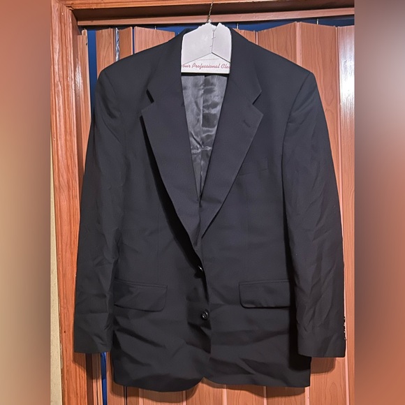 Burberry suit. Excellent condition. Size 42L Wool pants 36 waist navy